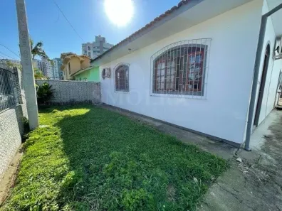 Casa com 3 Quartos à venda, 360m² no Itacorubi, Florianópolis