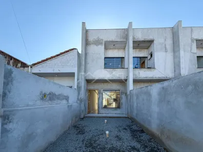 Sobrado com 2 Quartos à venda, 75m² no Jardim Iririú, Joinville