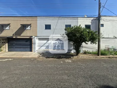 Imóvel Comercial com 3 Quartos para alugar, 157m² no Jardim Karaíba, Uberlândia