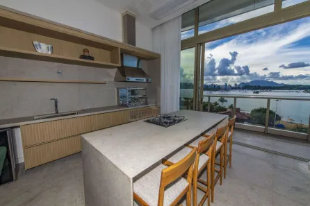 Apartamento com 4 Quartos à venda, 185m² no Enseada do Suá, Vitória