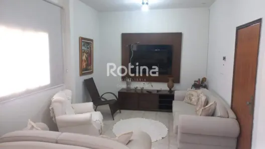 Casa com 3 Quartos à venda, 130m² no Custódio Pereira, Uberlândia