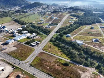Lote/Terreno à venda, 810m² no Barreiros, São José