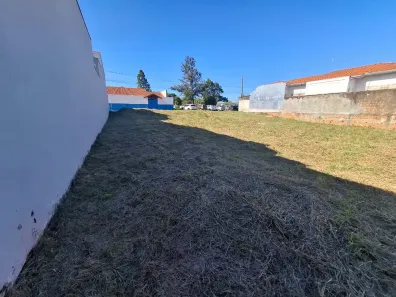 Lote/Terreno à venda, 500m² no Jardim Chácara dos Pinheiros, Botucatu