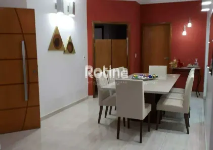 Casa com 3 Quartos à venda, 144m² no Cidade Jardim, Uberlândia