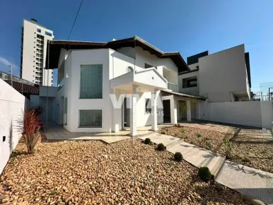 Casa com 3 Quartos para alugar, 200m² no Dom Bosco, Itajaí