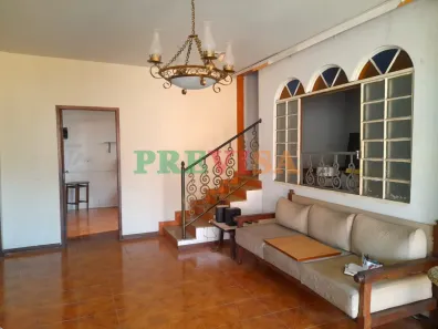 Casa com 3 Quartos à venda, 300m² no Sagrada Família, Belo Horizonte