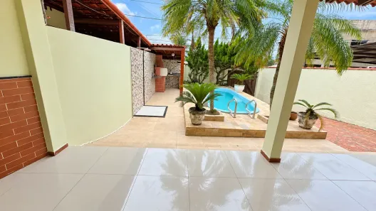 Casa com 3 Quartos para alugar, 230m² no Santa Cruz, Rio de Janeiro