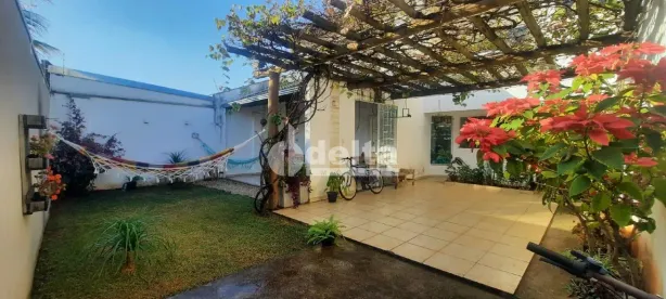 Casa com 3 Quartos à venda, 169m² no Jardim Holanda, Uberlândia