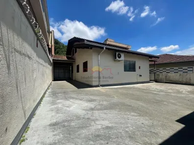 Casa com 6 Quartos à venda, 212m² no Vila Nova, Joinville
