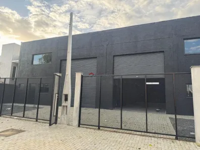 Galpão/Depósito/Armazém para alugar, 330m² no Niterói, Canoas