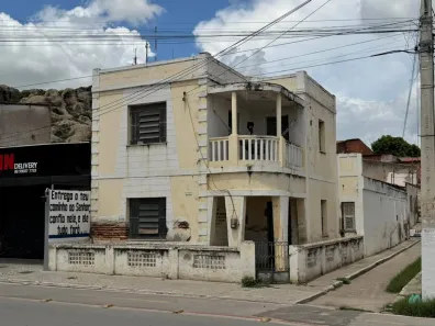 Casa com 5 Quartos à venda, 187m² no Centro, Quixadá