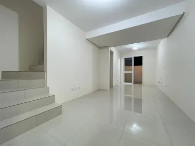 Sobrado com 2 Quartos à venda, 96m² no Vinhedos, Caxias do Sul