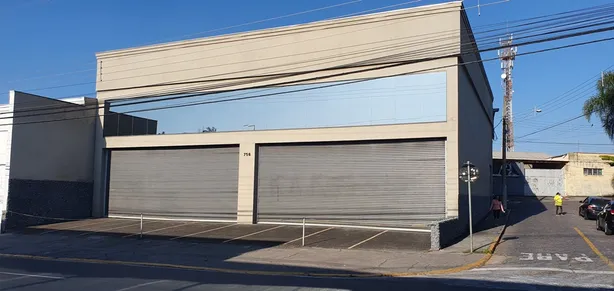 Prédio Comercial para alugar, 560m² no Jardim Esper, Jacareí