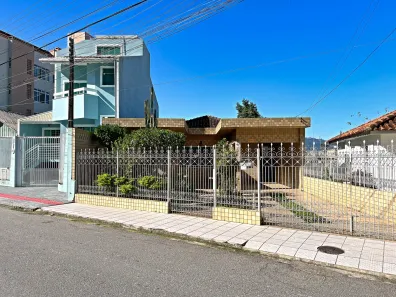 Casa com 4 Quartos à venda, 158m² no Balneário, Florianópolis