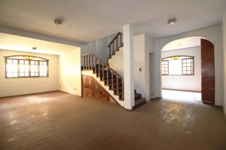 Casa com 3 Quartos para alugar, 347m² no Barreiro, Belo Horizonte