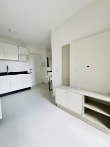 Apartamento com 2 Quartos para alugar, 48m² no Centro, Curitiba