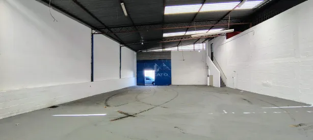 Galpão/Depósito/Armazém para alugar, 250m² no Centro, Juiz de Fora