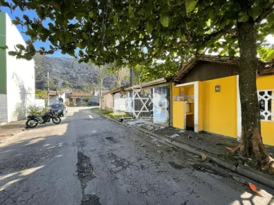Sobrado com 3 Quartos à venda, 222m² no Jardim Casa Branca, Caraguatatuba