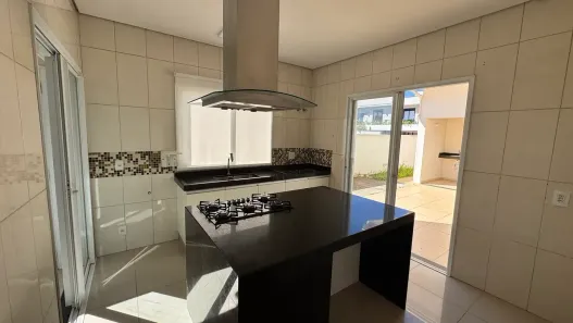 Casa com 3 Quartos para alugar, 185m² no Swiss Park, Campinas