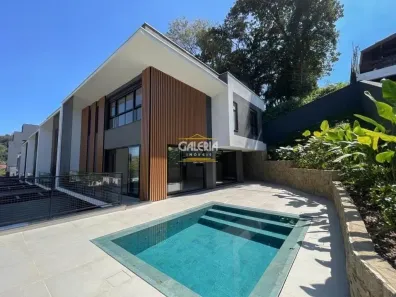 Sobrado com 3 Quartos à venda, 309m² no América, Joinville