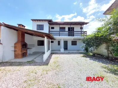 Casa com 3 Quartos para alugar, 116m² no Madri, Palhoça