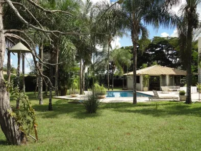 Casa de Condomínio com 4 Quartos à venda, 2500m² no Jockey Park, Uberaba