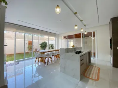 Sobrado com 3 Quartos à venda, 237m² no Recanto Tropical, Cascavel
