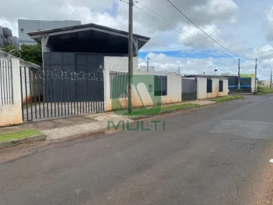 Casa com 1 Quarto para alugar, 160m² no Laranjeiras, Uberlândia