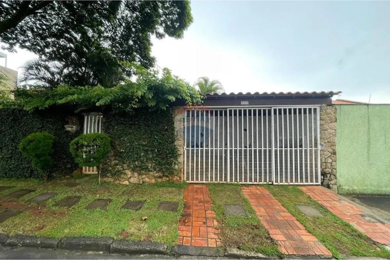 Casa com 3 quartos — Ouro Preto, Belo Horizonte
