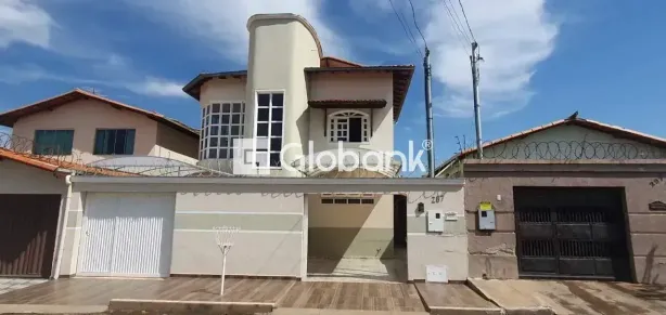 Casa com 4 Quartos à venda, 280m² no Planalto, Montes Claros