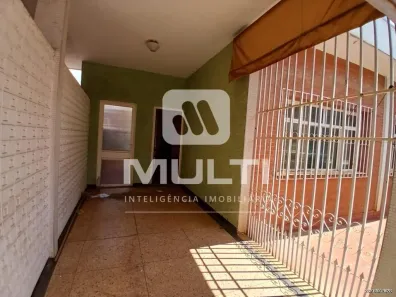 Casa com 3 Quartos para alugar, 12m² no Martins, Uberlândia