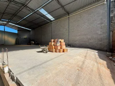 Galpão/Depósito/Armazém para alugar, 304m² no Dom Bosco, Belo Horizonte