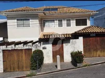 Casa com 4 Quartos à venda, 560m² no Itaipu, Niterói
