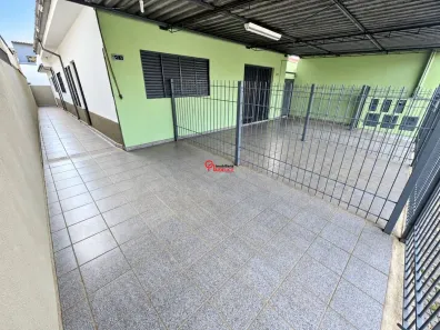 Casa com 2 Quartos para alugar, 80m² no Cidade Jardim, Americana