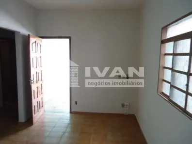 Casa com 3 Quartos à venda, 120m² no Jardim Patrícia, Uberlândia