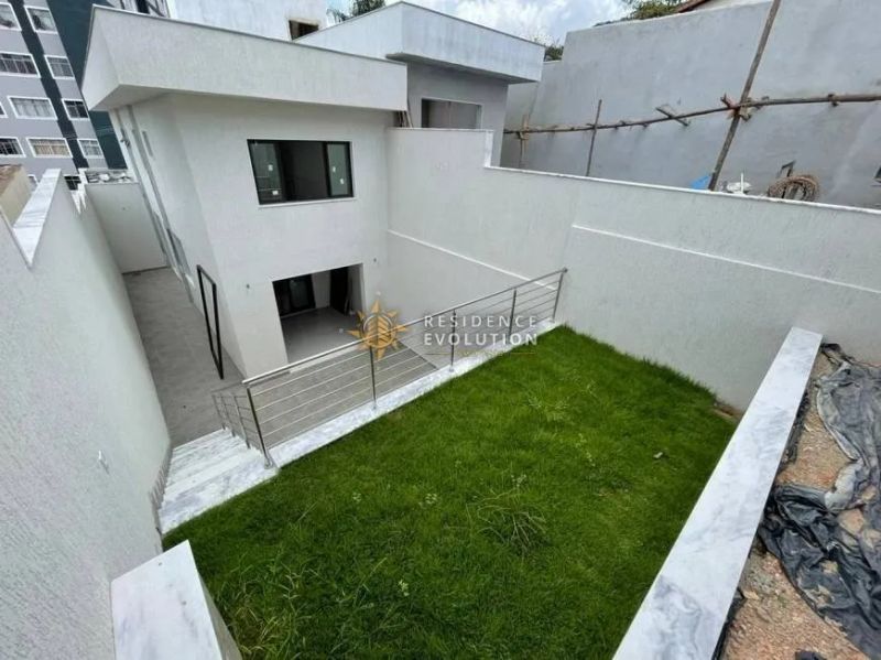 Casa com 3 quartos — Santa Rosa, Belo Horizonte