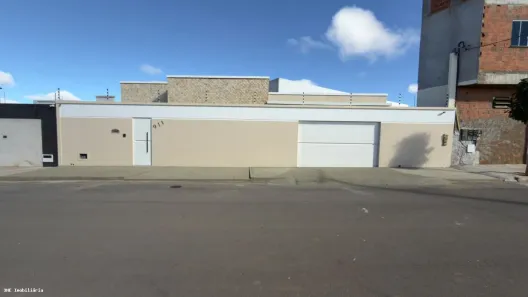 Casa com 3 Quartos para alugar, 120m² no , Guanambi