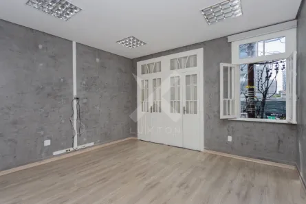 Imóvel Comercial para alugar, 220m² no Auxiliadora, Porto Alegre