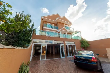 Casa com 3 Quartos para alugar, 350m² no Rebouças, Curitiba