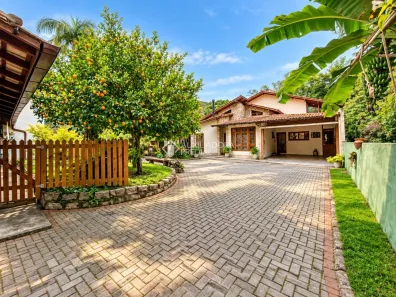 Casa com 5 Quartos à venda, 250m² no Lagoa da Conceição, Florianópolis
