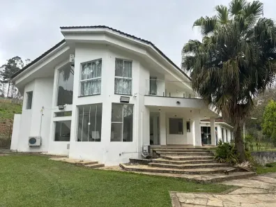 Fazenda/Sítio com 4 Quartos para alugar, 300m² no , Ibiúna