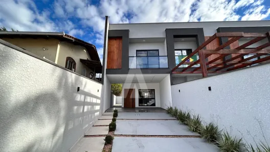 Casa com 3 Quartos para alugar, 114m² no Saguaçu, Joinville