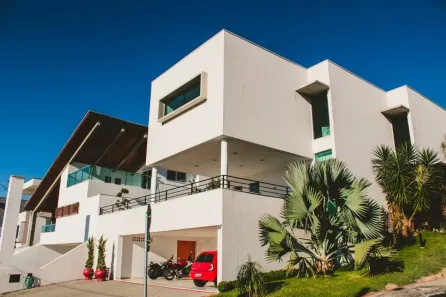Casa com 5 Quartos para alugar, 550m² no Condomínio Residencial Jaguary, São José dos Campos