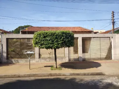 Casa com 3 Quartos à venda, 150m² no São Lourenço, Londrina