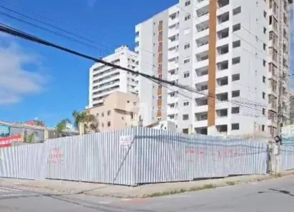 Lote/Terreno para venda ou aluguel, 832m² no Barreiros, São José