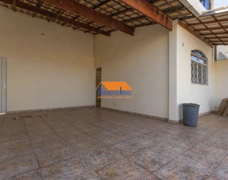 Casa com 4 quartos — Planalto, Belo Horizonte