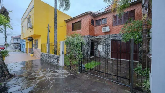 Casa com 4 Quartos para alugar, 200m² no Centro, Pelotas