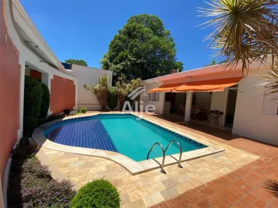 Casa com 3 Quartos à venda, 196m² no Jardim Maria Izabel, Marília