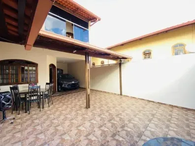 Casa de Condomínio com 3 Quartos à venda, 160m² no Jardim Marrocos, Contagem