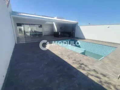 Casa com 3 Quartos para alugar, 200m² no Cidade Jardim, Uberlândia